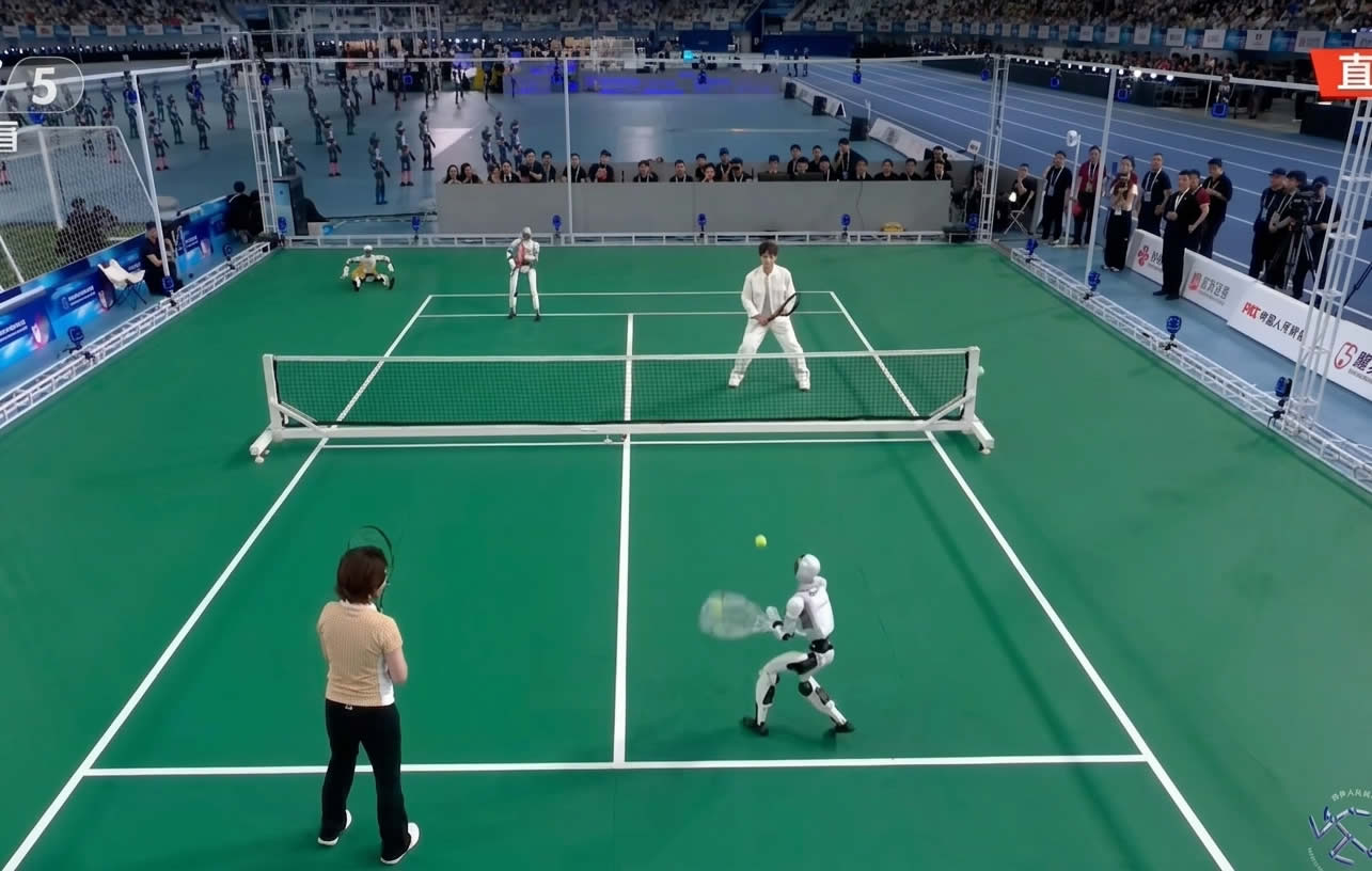 Galbot humanoid robot playing tennis with Zheng Jie at WHRG 2026