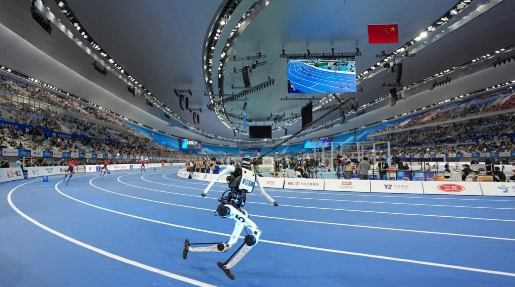 Tiangong Ultra won the large-robot 400m final in 38.15 seconds